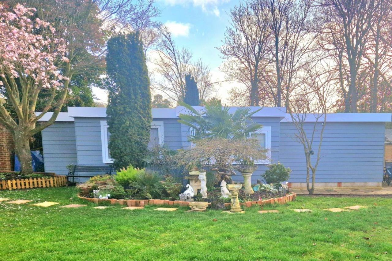 1 Bed Cottage-Museum View-Garden-Free Parking Weybridge Kültér fotó